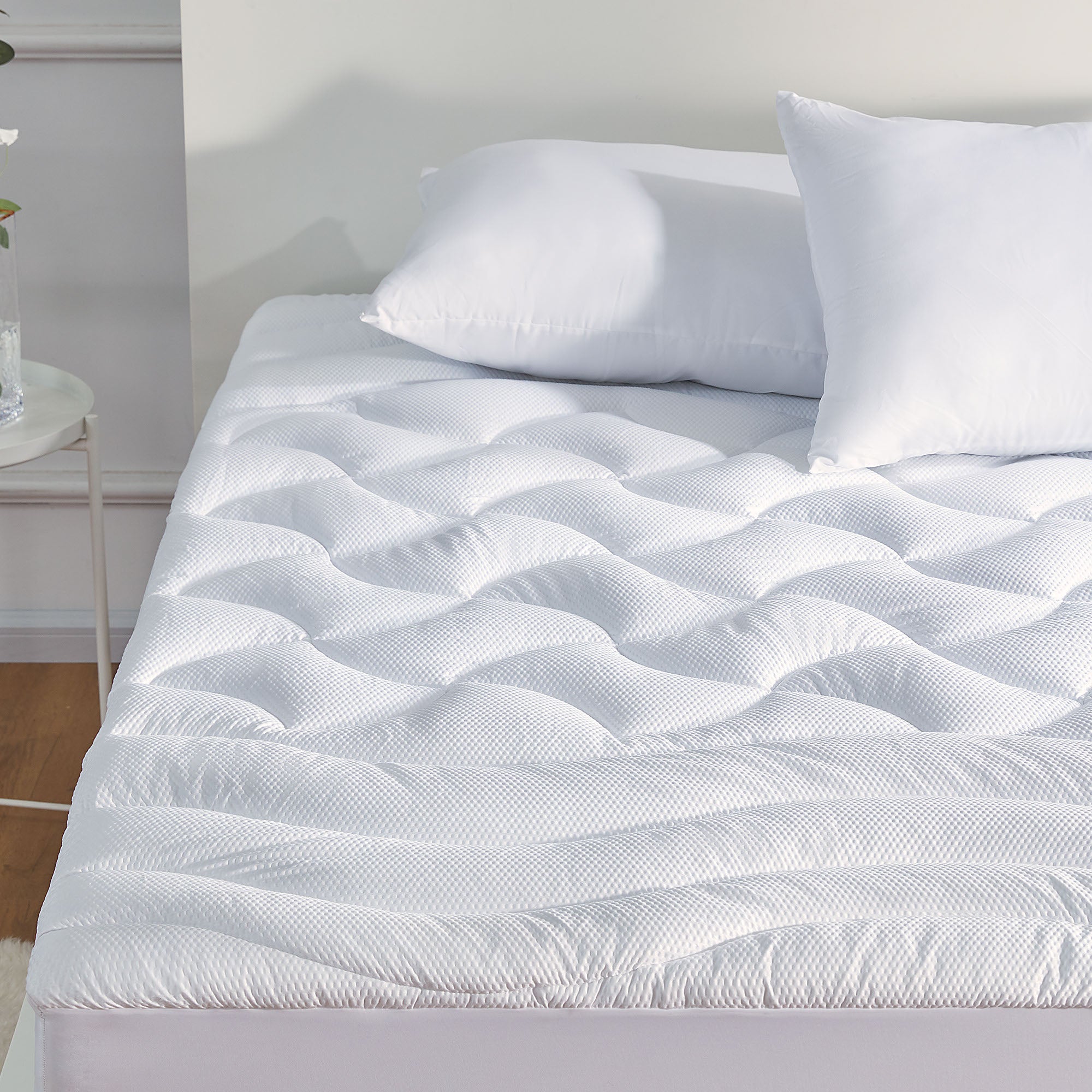 Premium Zoned Cooling Mattress Pad White for Hot Sleepers