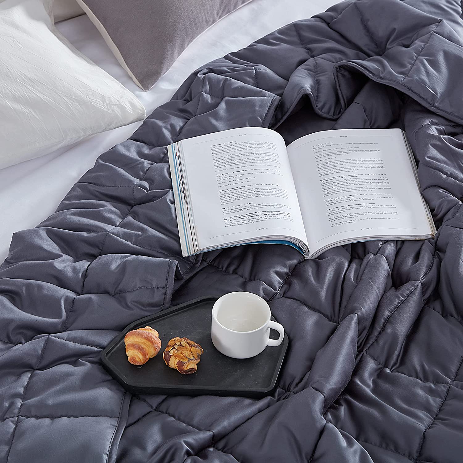 Reversible Cooling Weighted Blanket.