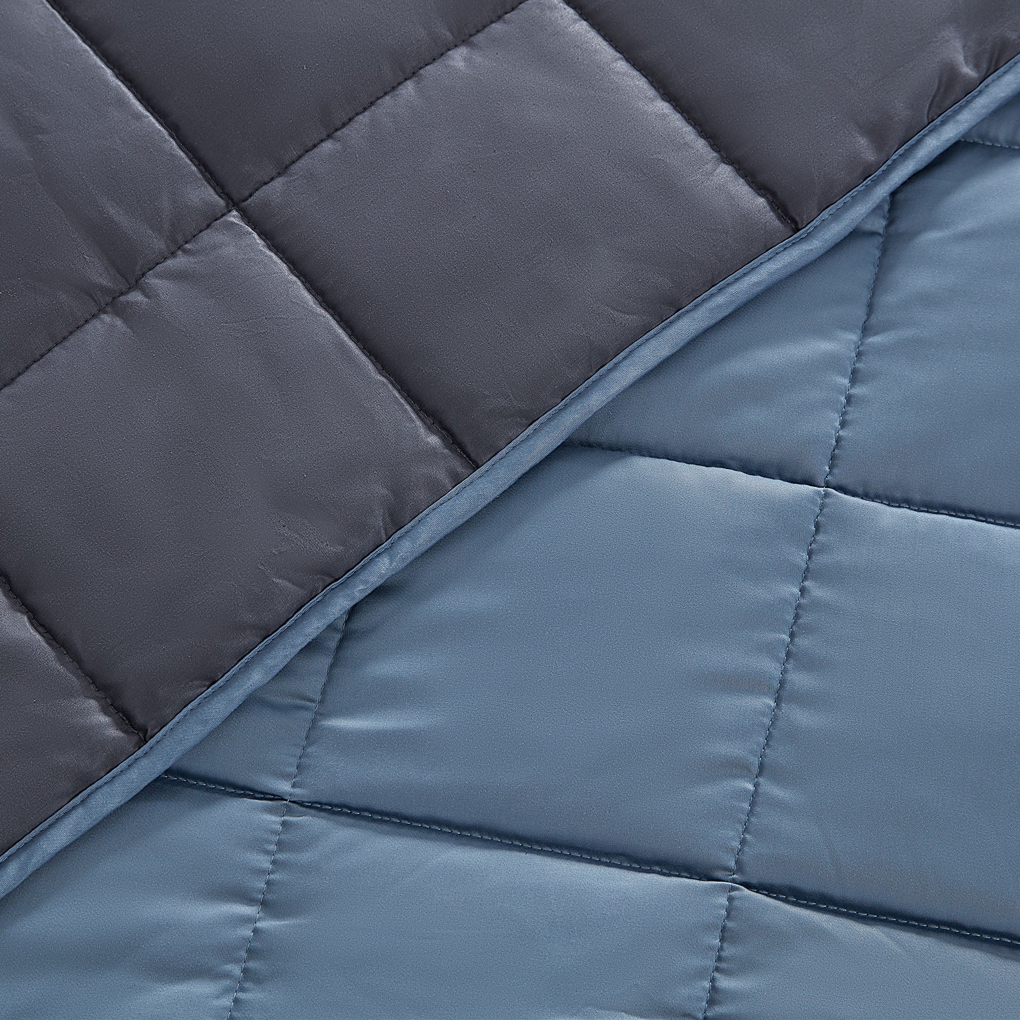 Reversible Cooling Weighted Blanket.