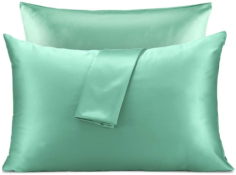Sleep Zone® Luxe Norishing Skin-friendly Satin Pillowcases.
